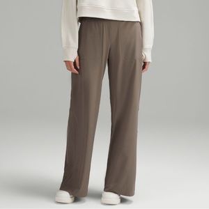 Swift Mid-Rise Wide-Leg Pant
